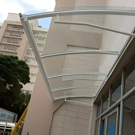 Cobertura curva de policarbonato compacto